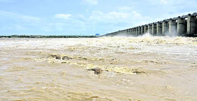 జూరాలకు భారీగా వరద 