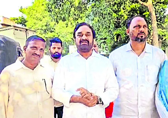 ప్రజలకు అండగా వైఎస్సార్‌ సీపీ 