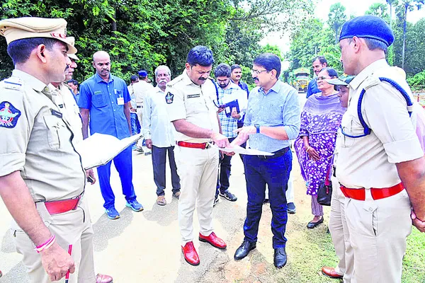 సీఎం రాక ఏర్పాట్ల పరిశీలన