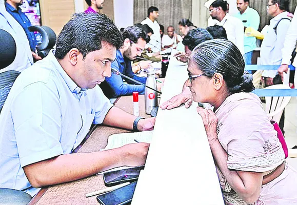 పీజీఆర్‌ఎస్‌కు 365 అర్జీలు 