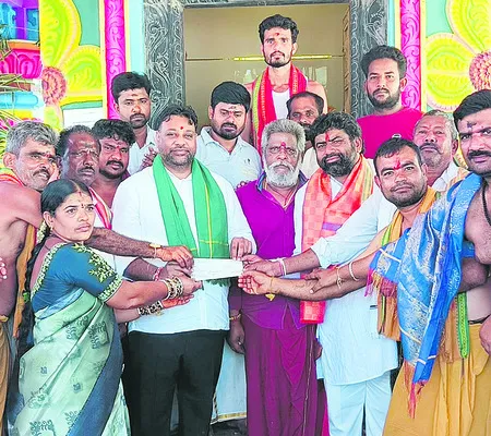 ఆలయ అభివృద్ధికి ఐక్యత తోడ్పాటు 