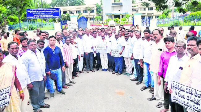 రేషన్‌ డీలర్లకు కమీషన్‌ ఇప్పించాలి