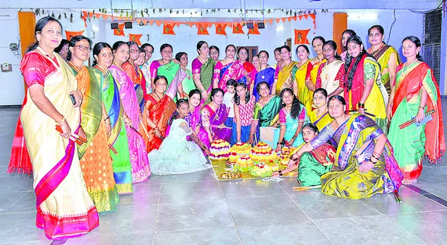 సద్దుల సందడి
