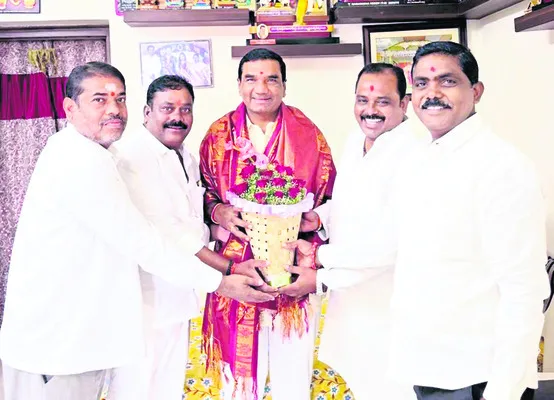 పసుపు బోర్డు చైర్మన్‌కు జన్మదిన శుభాకాంక్షల వెల్లువ 