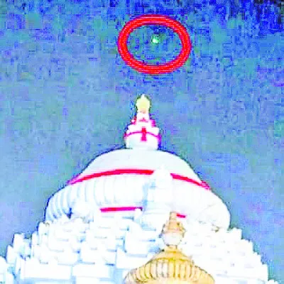 శ్రీ మందిరం శిఖరాన డ్రోన్‌ చక్కర్లు 