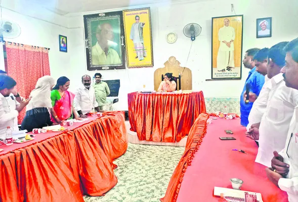 అభివృద్ధి పనుల్లో కౌన్సిలర్లను గౌరవించాల్సిందే