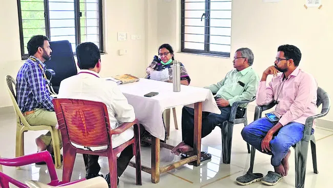 గందరగోళం మధ్య చిన్నారి మృతిపై విచారణ 