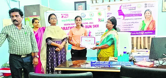 హెచ్‌ఐవీ ఎయిడ్స్‌పై  అవగాహన కల్పించాలి