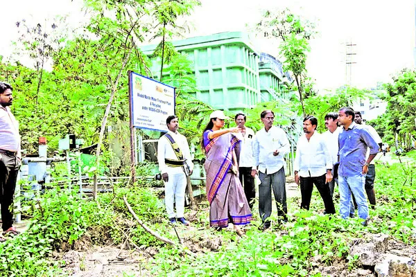 ప్రహరీ పనులు పూర్తి చేయండి