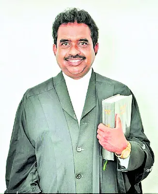 పీడీఎం కోర్టు అసిస్టెంట్‌ గవర్నమెంట్‌  ప్లీడర్‌గా అమృతర
