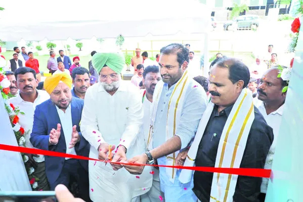 పరిశ్రమల్లో స్థానికులకు ఉపాధి కల్పించాలి 