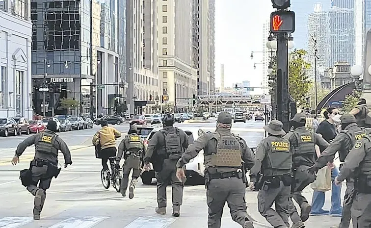 Border Patrol agents chase bicyclist in downtown Chicago