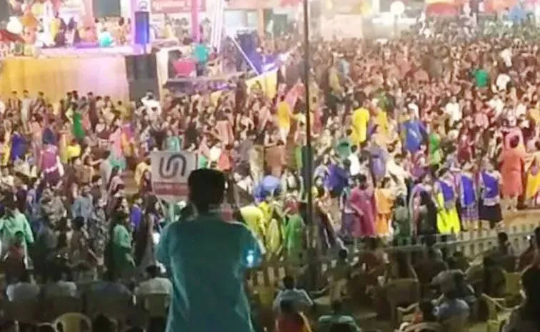 NRI Couple Video Viral In Dussera Celebrations