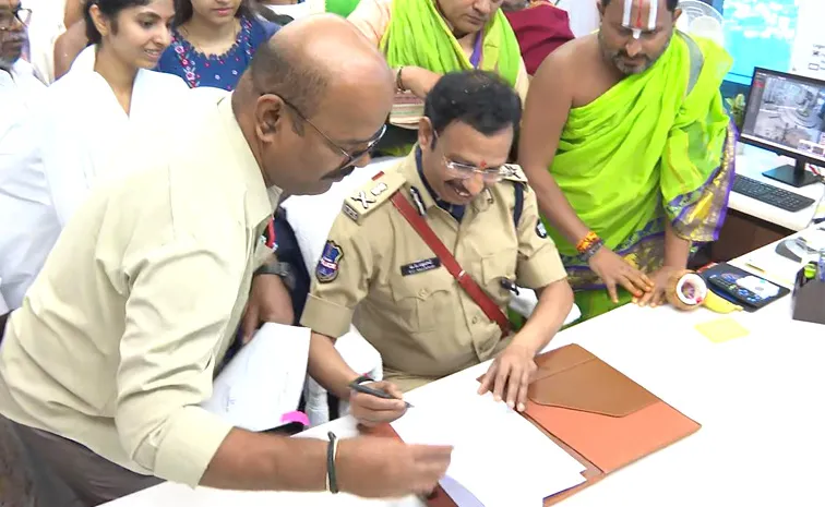 Sajjanar assumes charge as Hyderabad City Police Commissioner