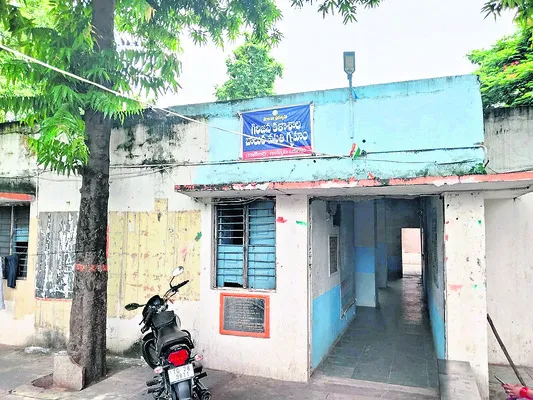 హాస్టళ్లు, గురుకులాలపై నిఘా