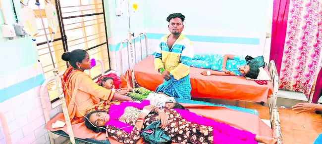 ఒక బెడ్డు.. ముగ్గురు పేషెంట్లు!