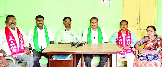 గుమ్మనూరు క్షమాపణ చెప్పాల్సిందే