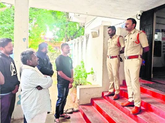 అంగన్వాడీ టీచర్ ఆత్మహత్య