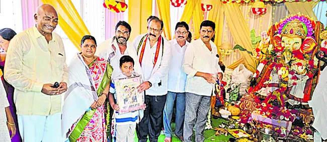 చవితి వేడుకలు నిర్వహిస్తున్న బాషా ఆదర్శనీయం