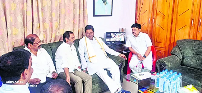 కన్నబాబుకు ధర్మాన పరామర్శ