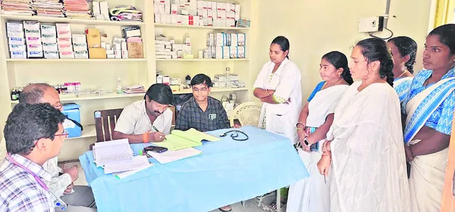 ఉపాధ్యాయురాలి సస్పెన్షన్