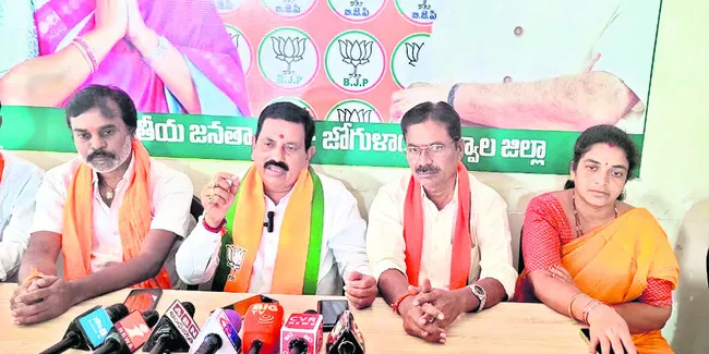 అభివృద్ధిపై చర్చకు సిద్ధం