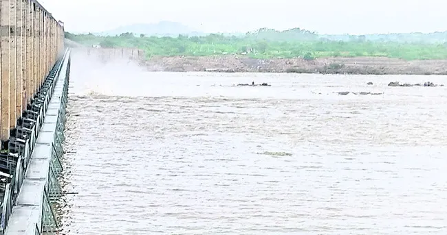 జూరాలకు తగ్గుతున్న వరద