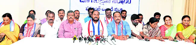 రాజకీయ పార్టీలకు చిత్తశుద్ధి లేదు