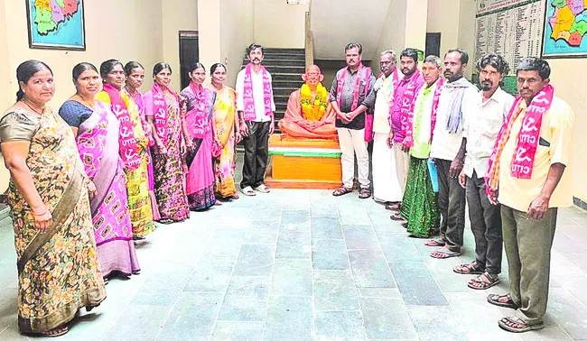 కార్మికుల సమస్యలు పరిష్కరించాలి