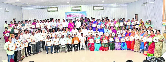 భవితకు బాట వేయాలి