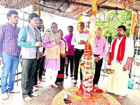 వనదేవతలను దర్శించుకున్న వైస్‌చాన్స్‌లర్లు