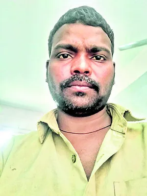 పారిశుద్ధ్య కార్మికుడి ఆత్మహత్య
