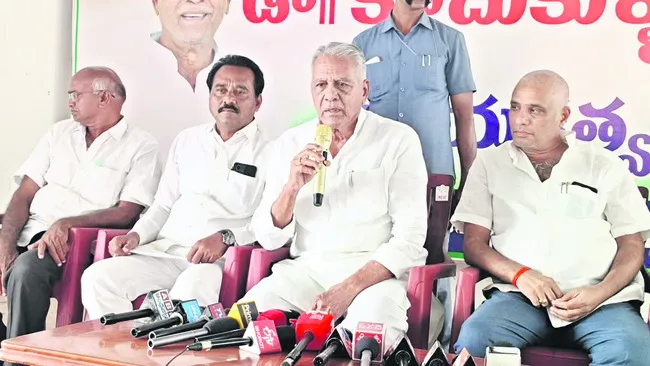 భూ కబ్జాలు, జీఎస్టీ ఎగ్గొట్టిన చరిత్ర ‘మర్రి’ది