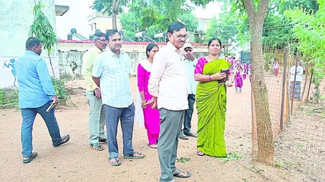 పారిశుధ్య సమస్య పరిష్కరించాలి