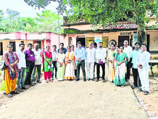 ఆహార కమిషన్‌ సభ్యుల పర్యటన