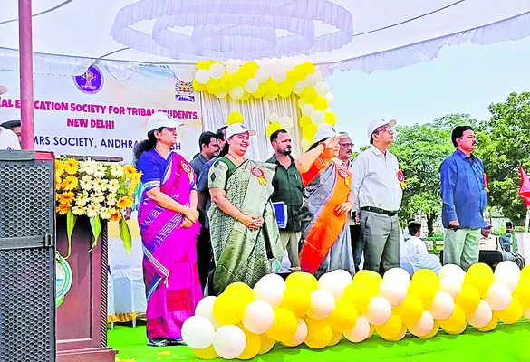చదువుతోపాటు క్రీడల్లోనూ రాణించాలి 