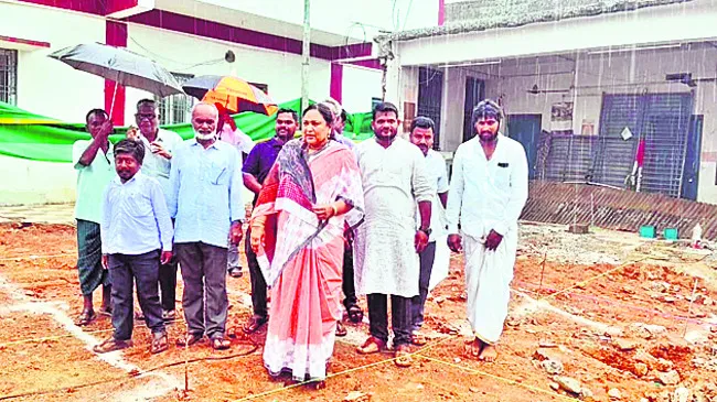 ప్రభుత్వ భవనాల కూల్చివేత దారుణం