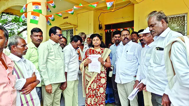 మాజీ మావోయిస్టుల సమస్యలు పరిష్కరించండి