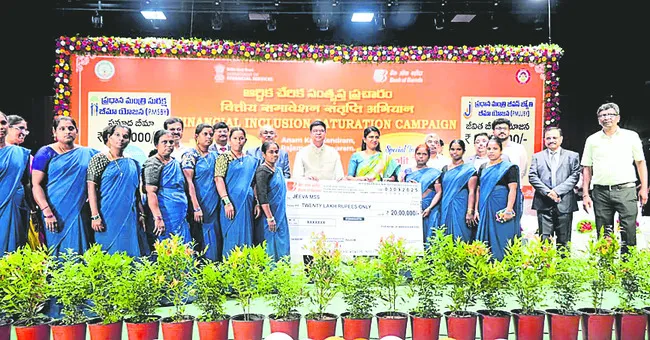 జిల్లాలో 3.30 లక్షల ఇళ్లకు కుళాయిలు