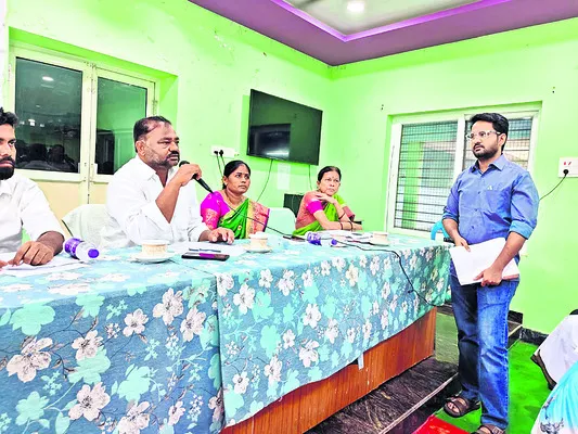 ప్రొటోకాల్కు తిలోదకాలు..!