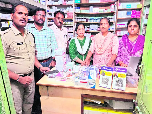 ఔషధ నియంత్రణ అధికారుల దాడులు