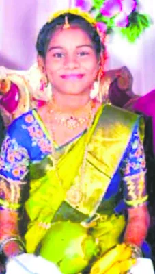 తల్లిదండ్రులు మందలించారని విద్యార్థిని ఆత్మహత్య