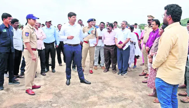 హెలీప్యాడ్‌ స్థల పరిశీలన