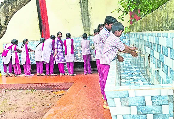 బడులకు రేటింగ్‌! 