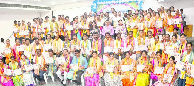 ఉపాధ్యాయులు సమాజ నిర్మాతలు