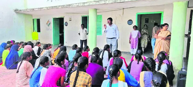 ఉన్నత లక్ష్యాలతో విద్యను అభ్యసించాలి 