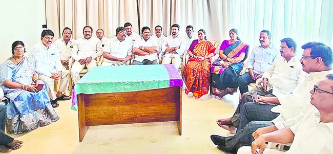 యూరియా బ్లాక్ మార్కెట్పై ఉద్యమిద్దాం