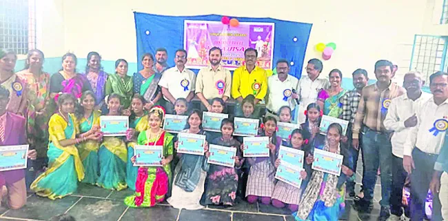 ఆకట్టుకున్న జిల్లాస్థాయి కళోత్సవ్