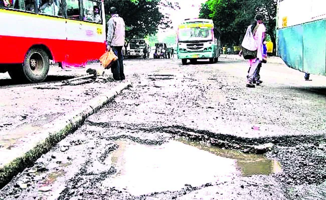 గుంతల రోడ్లు ఉండరాదు