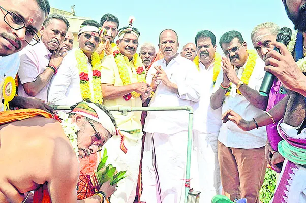 వైభవంగా ఆలయ మహా కుంభాభిషేకం